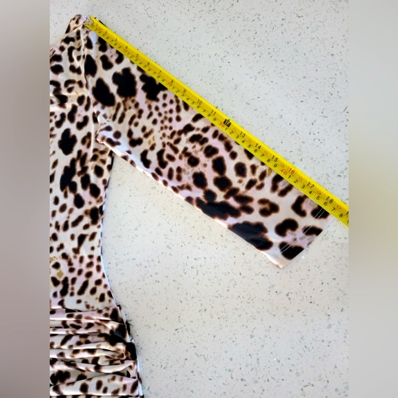 Jenifer Lopez Sexy leopard print mini dress - Picture 5 of 6